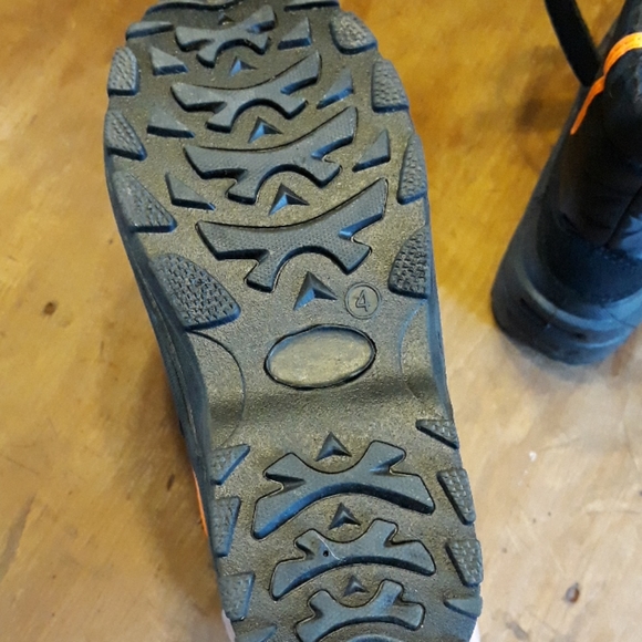 Winter boots, velcro ties, leak resistant - Picture 8 of 9